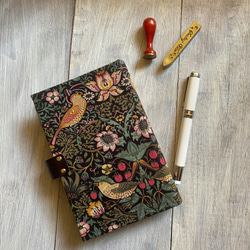 着せ替えができる！システム手帳 (ストロベリーシーフ・ウィリアムモリス)A5サイズ 鳥柄 2枚目の画像