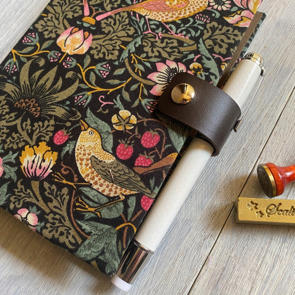着せ替えができる！システム手帳 (ストロベリーシーフ・ウィリアムモリス)A5サイズ 鳥柄 4枚目の画像