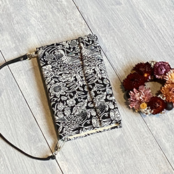 バックのように使えるスマホケース(ストロベリーメドウＢ・リバティ・ウィリアムモリス)落下防止 4枚目の画像