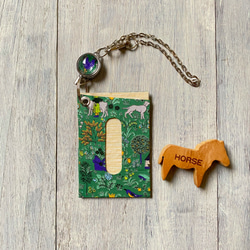 リールキーが便利なシンプルパスケース　(リバティ・Voysey ヴォイジー ) 1枚目の画像