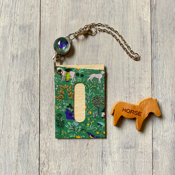 リールキーが便利なシンプルパスケース　(リバティ・Voysey ヴォイジー ) 1枚目の画像