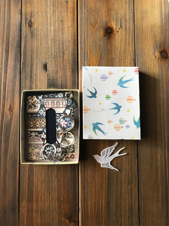 リールキーが便利なシンプルパスケース(リバティプリント　Elevenses) 3枚目の画像