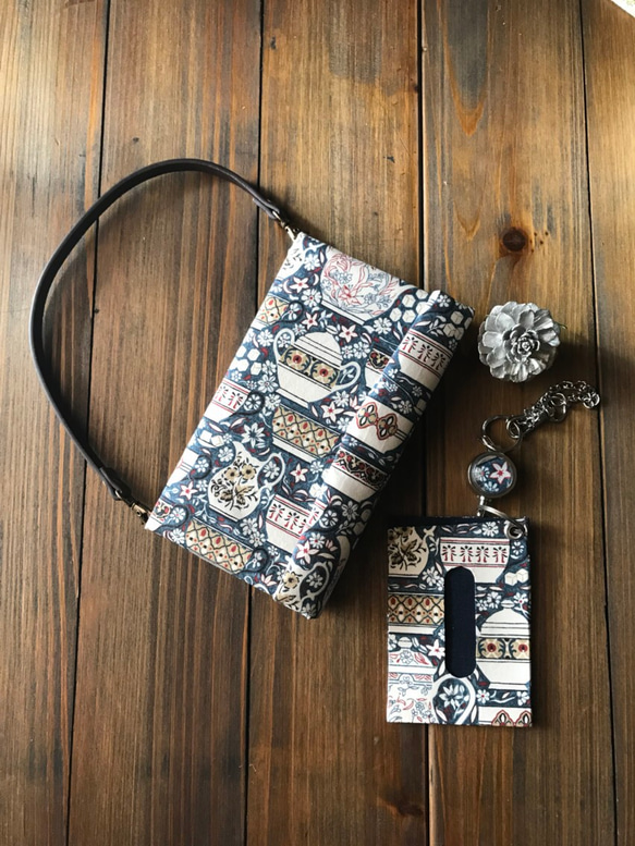 リールキーが便利なシンプルパスケース(リバティプリント　Elevenses) 4枚目の画像