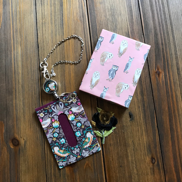 リールキーが便利なシンプルパスケース（リバティ・ストロベリースゥイーフP） 4枚目の画像