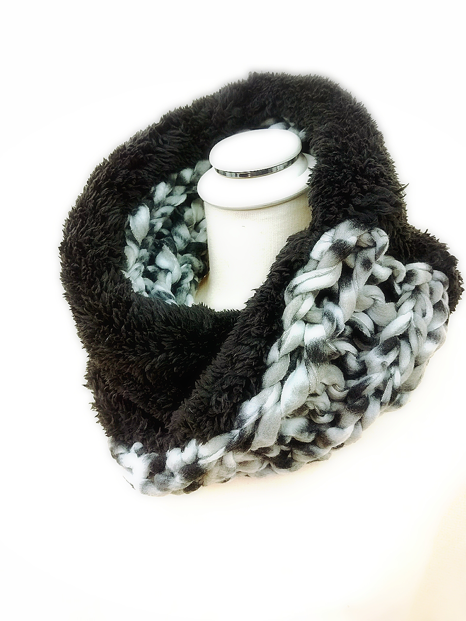 もこもこスヌード☆ネックウォーマー　モノトーン×ブラック