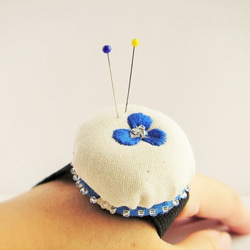 【受注生産】お花刺繍ピンクッション 1枚目の画像