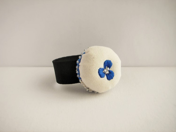 【受注生産】お花刺繍ピンクッション 2枚目の画像