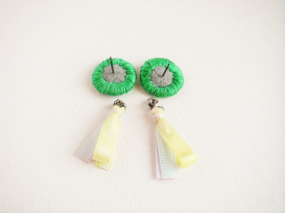 【受注生産】お花刺繍＆リボンピアス 3枚目の画像