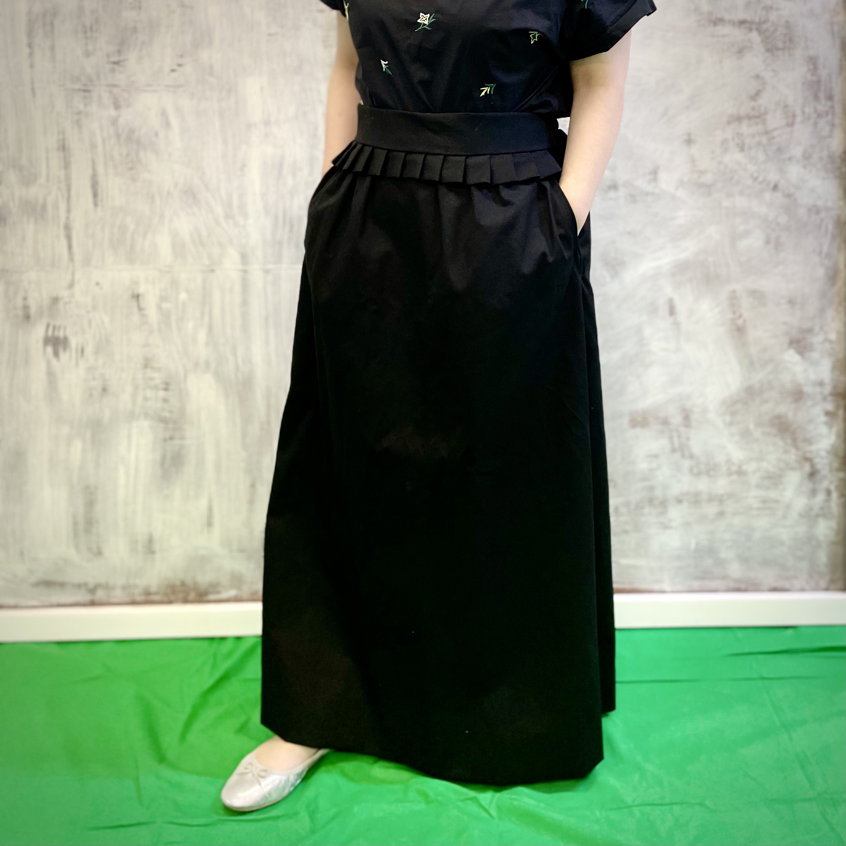 リッチな風合い ラグジュアリーチノで作るウエストフリルでスッキリ見せスカート　送料無料