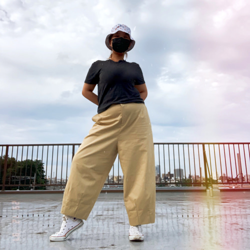 シルエットがかわいい太めパンツ 柔らかいチノクロスで作った