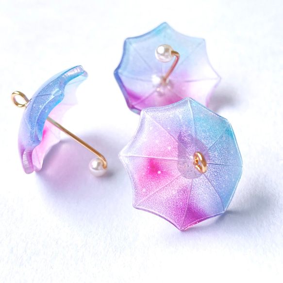 アクリル傘チャーム ◆ 紫 ミニチュア 雨 梅雨 パーツ ピアス イヤリング アクリル チャーム 傘 ステンドグラス 1枚目の画像