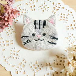 刺繡ブローチ/ピンキャット（アメリカンショートヘアキャット）図書館ブローチ/ピン猫（アメリカンショートヘア） 2枚目の画像