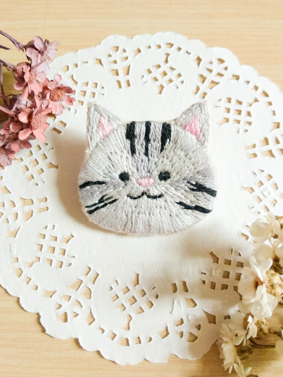 刺繡胸針/別針-貓咪(美國短毛貓)  刺繍ブローチ/ピン-猫(アメリカンショートヘア) 第2張的照片
