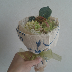 麻のドレスを着た小さな花束 ☆green☆+コルクマグネット1ヶセット 4枚目の画像