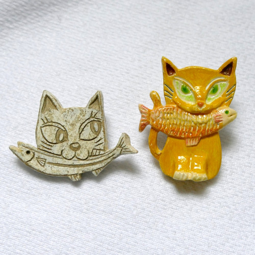 手作り七宝焼のネコのブローチ 猫 ねこ 銀張有線七宝 銀線と銀箔