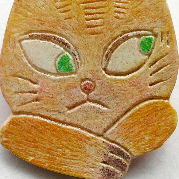 猫 ブローチ 石塑粘土 粘土 手作り ハンドメイド 考える猫 3枚目の画像