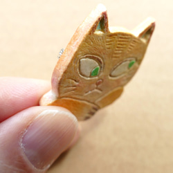 猫 ブローチ 石塑粘土 粘土 手作り ハンドメイド 考える猫 4枚目の画像
