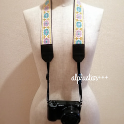 ☆新作☆【パープルフラワーと水色リーフの刺繍太め】おしゃれ * カメラストラップ 2枚目の画像