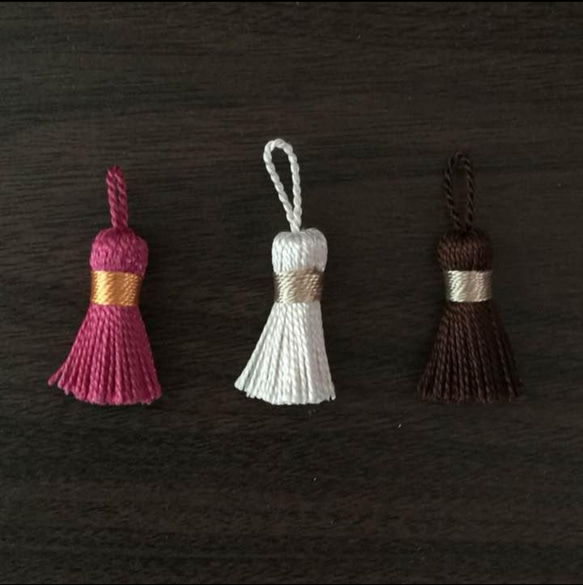 【オリジナル ミニタッセル】ハンドメイドに 3㎝ ピンク アイボリー ブラウン ブラック 1枚目の画像