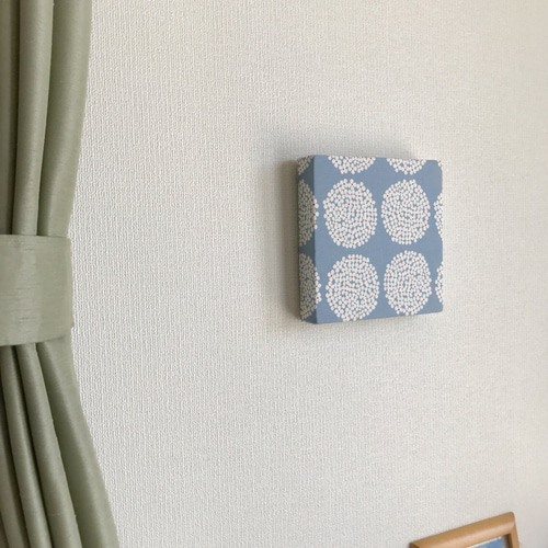 ブルーグレーの二つ折り装飾パネル