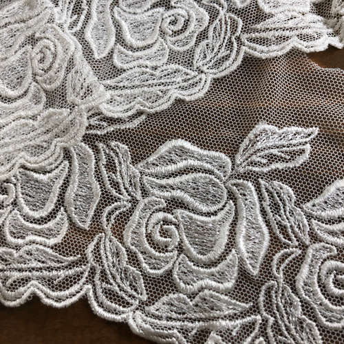 送料込・白いバラ柄レースゴム・長さ約1.4m レース 