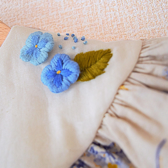 【再販】フリルスタイ✳︎立体刺繍の紫陽花✳︎オーガニックコットン使用 3枚目の画像