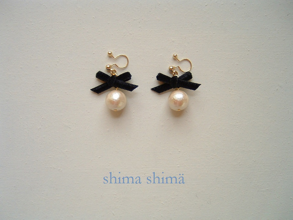 □■ 樹脂ノンホールピアス ベルベットリボン×コットンパール　イヤリング ■□ 1枚目の画像