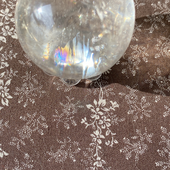レムリアンシードクォーツ スフィア 4A+++ レインボー入り 約35mm/ 家のお守り 水晶 丸玉 天然石 3枚目の画像
