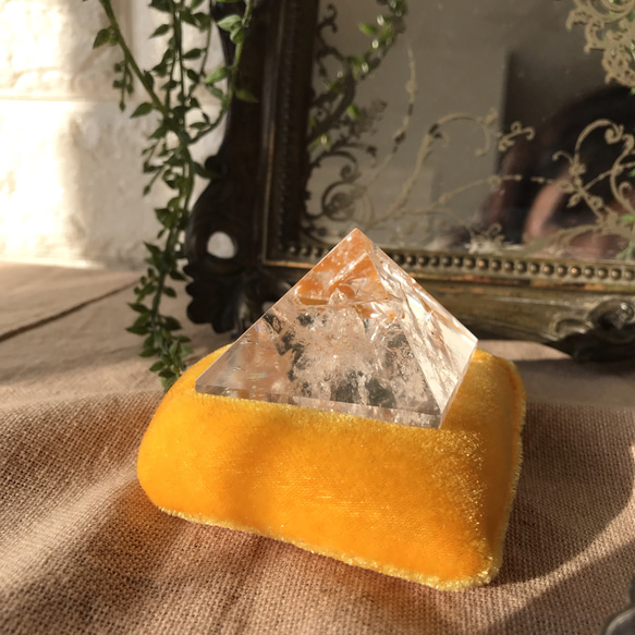 レインボー　イリデッセンスクォーツ　ピラミッド　/家のお守り 浄化　水晶 天然石 2枚目の画像