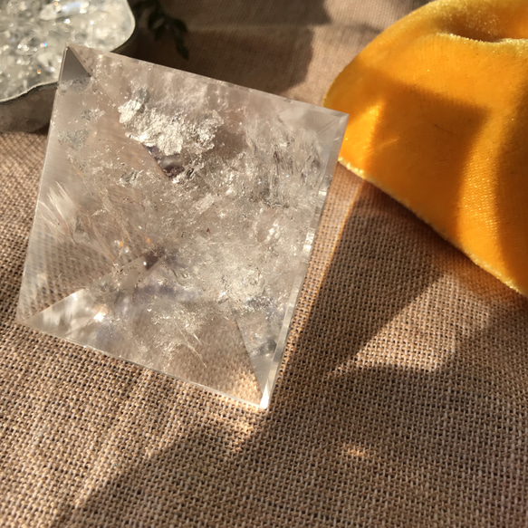 レインボー　イリデッセンスクォーツ　ピラミッド　/家のお守り 浄化　水晶 天然石 5枚目の画像