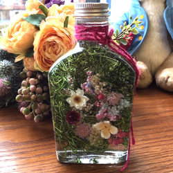 リースが入ったハーバリウム　花カンザシと千日草　母の日　ギフト　花　植物　ピンク 1枚目の画像