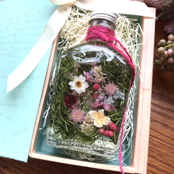 リースが入ったハーバリウム　花カンザシと千日草　母の日　ギフト　花　植物　ピンク 2枚目の画像
