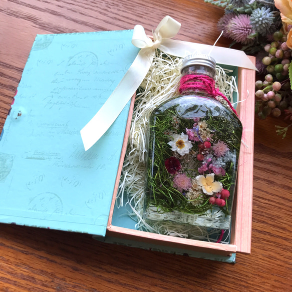 リースが入ったハーバリウム　花カンザシと千日草　母の日　ギフト　花　植物　ピンク 4枚目の画像