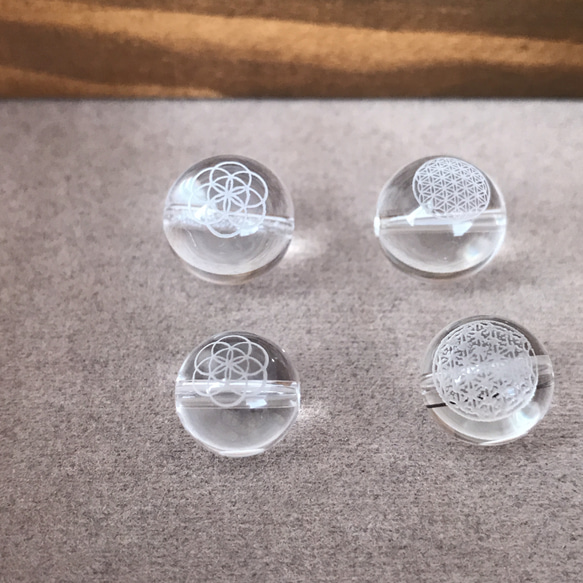 水晶ビーズ　フラワーオブライフ　シードオブライフ彫り　10mm  2個売り　天然石　 1枚目の画像
