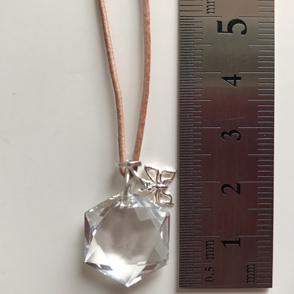 護身符六角星和薄天然皮革錶帶水晶項鍊配蝴蝶吊飾 sv925 第6張的照片