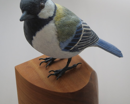 チョウゲンボウ 木製台座付き 木彫の野鳥 バードカービング置物 彫刻