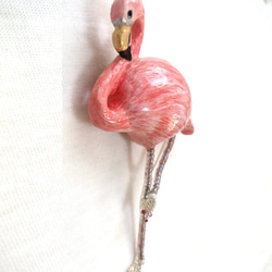 フラミンゴのブローチ　木+αで作った鳥のブローチ　木彫り・アクセサリー・鳥好きさんへ 4枚目の画像