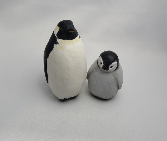 皇帝ペンギンの親子　木で作った置物　木彫り・鳥好きさんへ 1枚目の画像