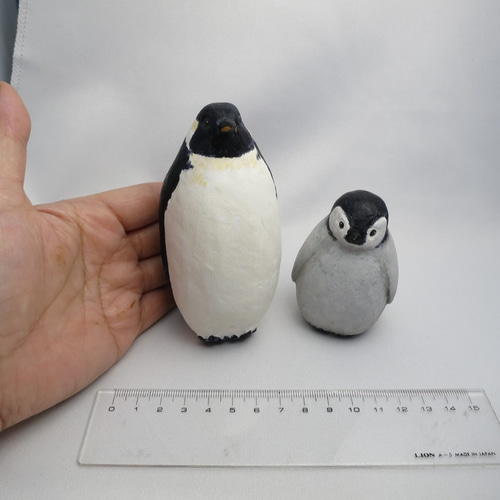 皇帝ペンギンの親子 木で作った置物 木彫り・鳥好きさんへ