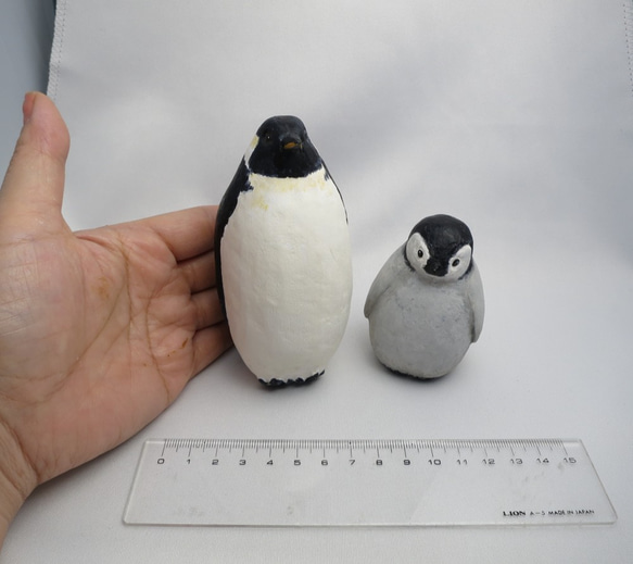 皇帝ペンギンの親子　木で作った置物　木彫り・鳥好きさんへ 5㎝