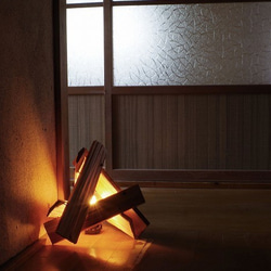 Stand　Light　-焚火-　(L)　フィラメント電球　調光スイッチ　丸太を斧で割ったへぎ板　木シェード 3枚目の画像