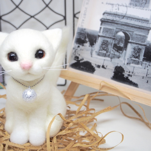 大人気の白ネコちゃん ♡ 音色が綺麗なスズと共に♪ 【 ねこ ネコ 猫