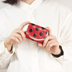 小さいふ。ペケーニョ イタリアンレザー+アートシリーズ「あかてんとう虫」赤×黒 ミニ財布 1枚目の画像
