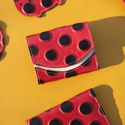 小さいふ。ペケーニョ イタリアンレザー+アートシリーズ「あかてんとう虫」赤×黒 ミニ財布 2枚目の画像