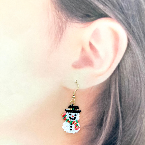 【大注目】 デリカビーズピアス クリスマスピアス ピアス 【雪だるま】 ピアス