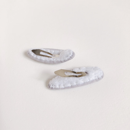 ◉フラワー刺繍 パッチンピン（グレー）◉（4㎝） 雑貨・その他 