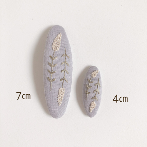 ◉フラワー刺繍 パッチンピン（グレー）◉（4㎝） 雑貨・その他 