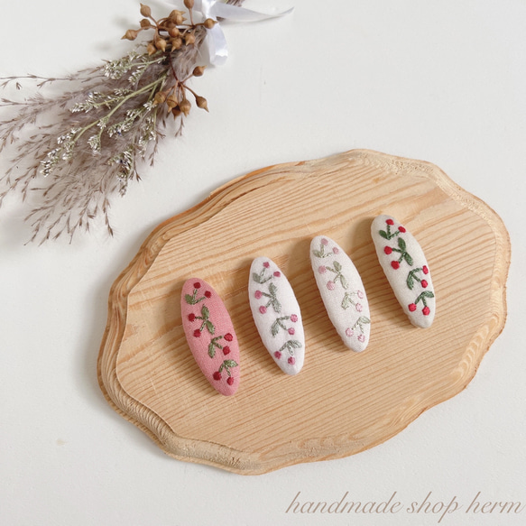 チェリー刺繍パッチンピン（4㎝） 雑貨・その他 handmade shop herm 