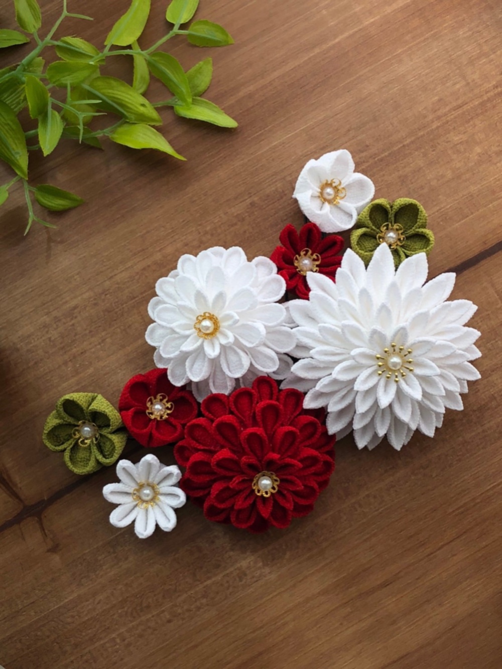 つまみ細工 縁取り 緑 抹茶 髪飾り金花