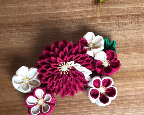 つまみ細工　髪飾り　✴︎結花✴︎紅・グリーン・マスタード　No.378再販2 つまみ細工 髪飾り ワインレッド 白 オフホワイト 緑 その他ヘア